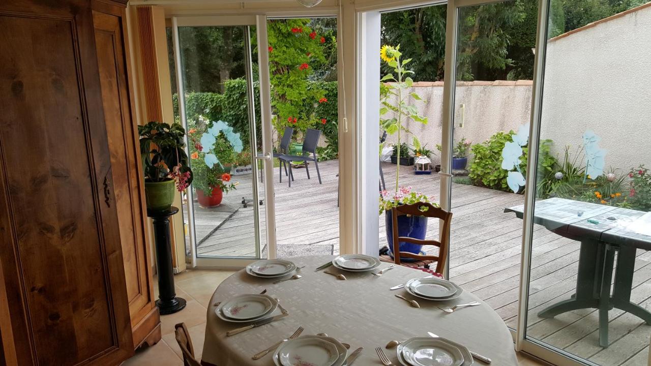 مبيت وإفطار Périgny Castel Parc المظهر الخارجي الصورة